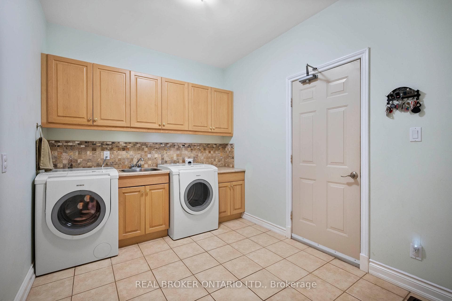 224 Shephard Place photo 25