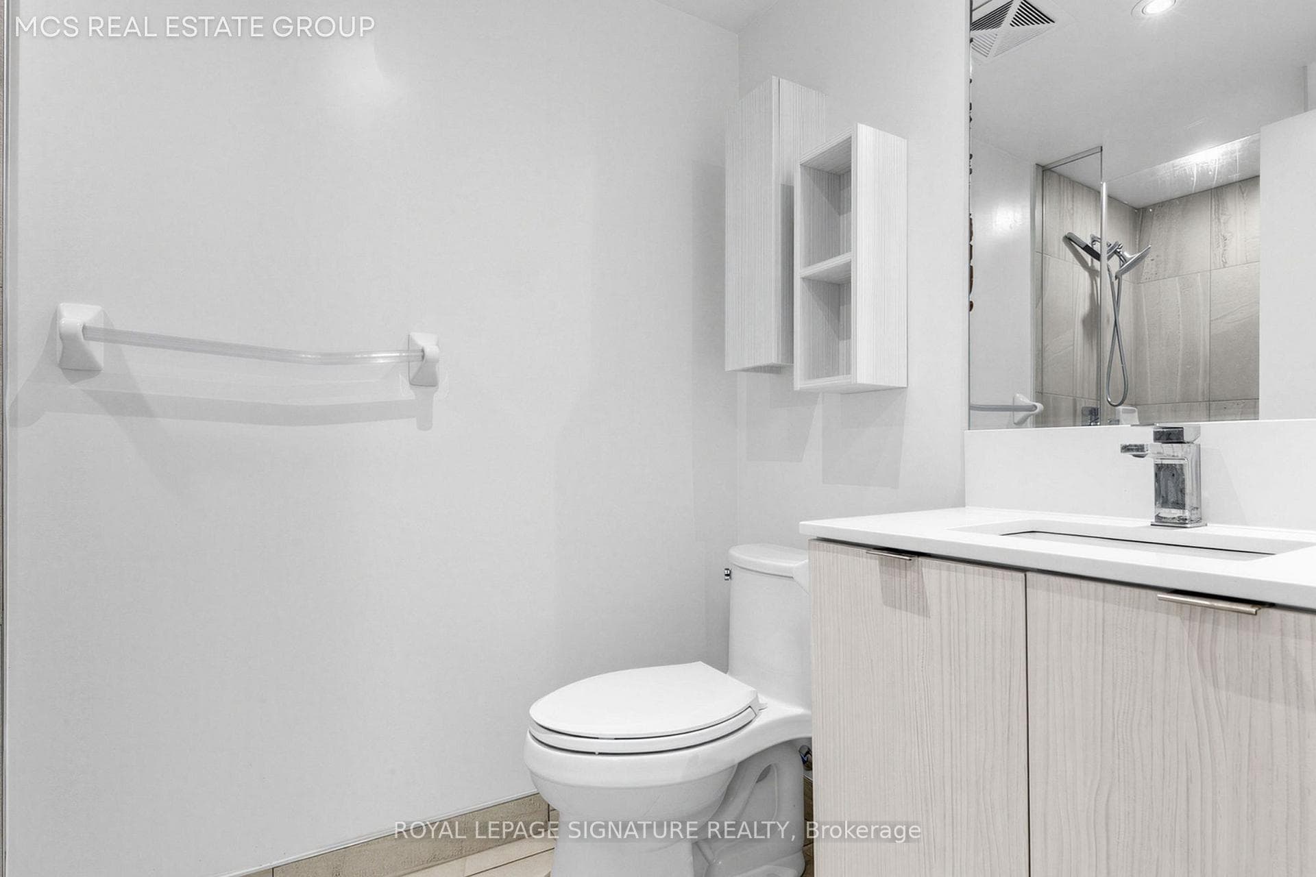 99 Broadway Avenue Unit 1210 photo 4