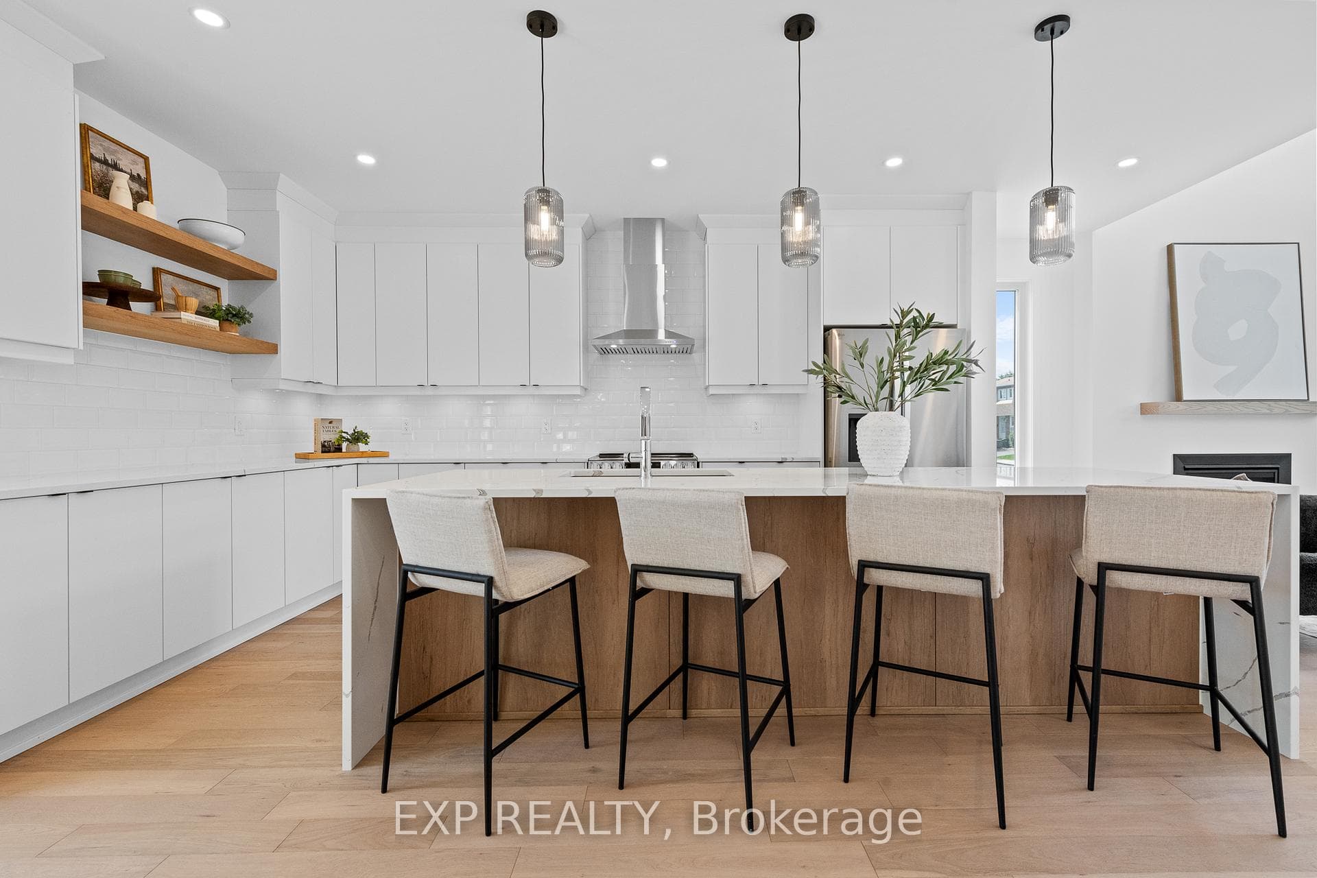 Quartz countertops, stainless steel appliances