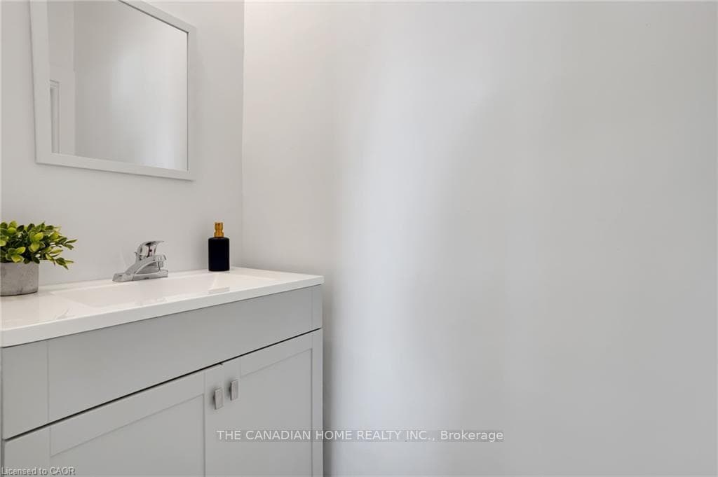 32 Niagara Street photo 16