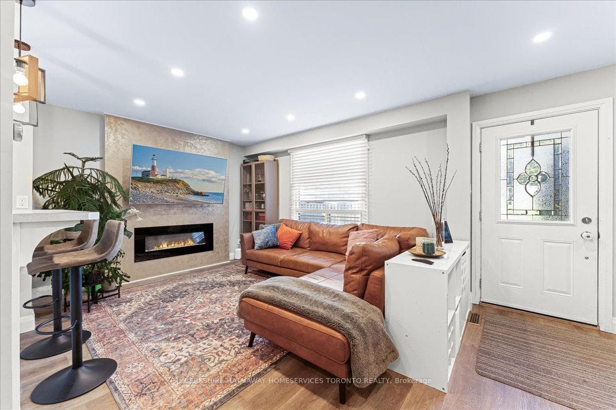 98 Falconer Drive Unit 11 photo 10