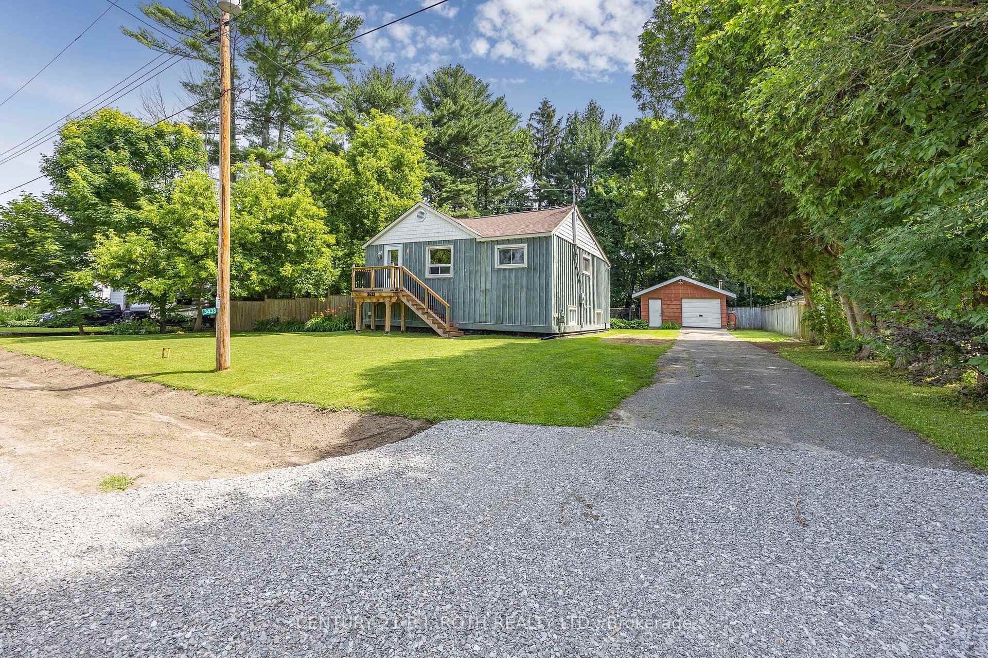 3433 Coronation Avenue photo 2