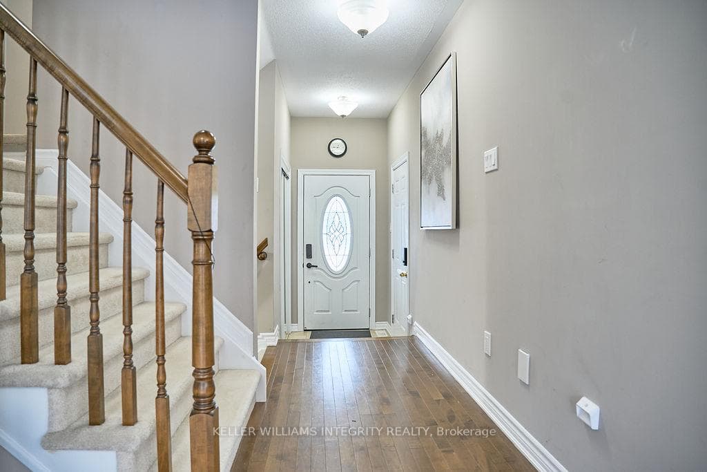 526 Khamsin Street photo 4