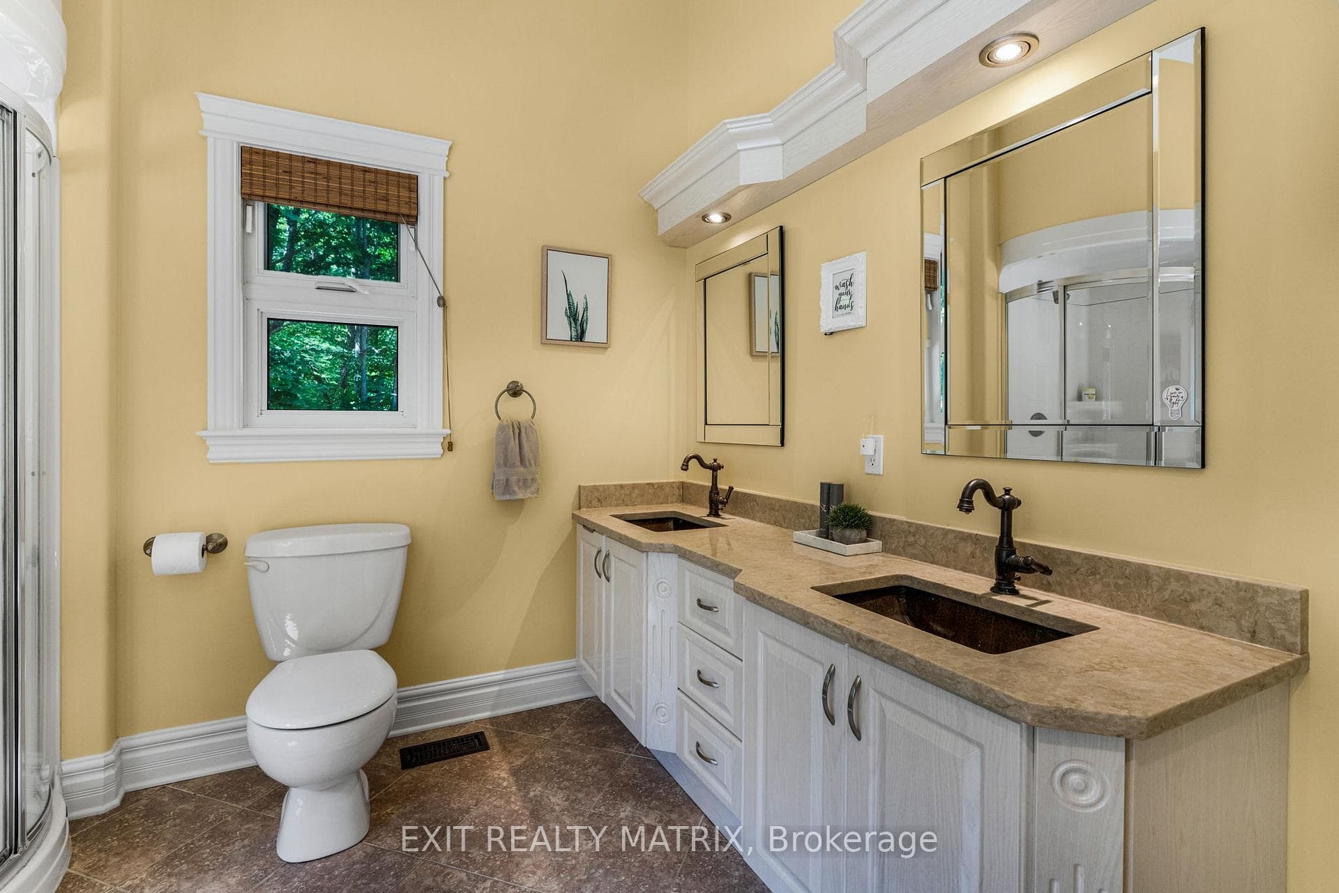 1736 GROVES Road photo 18