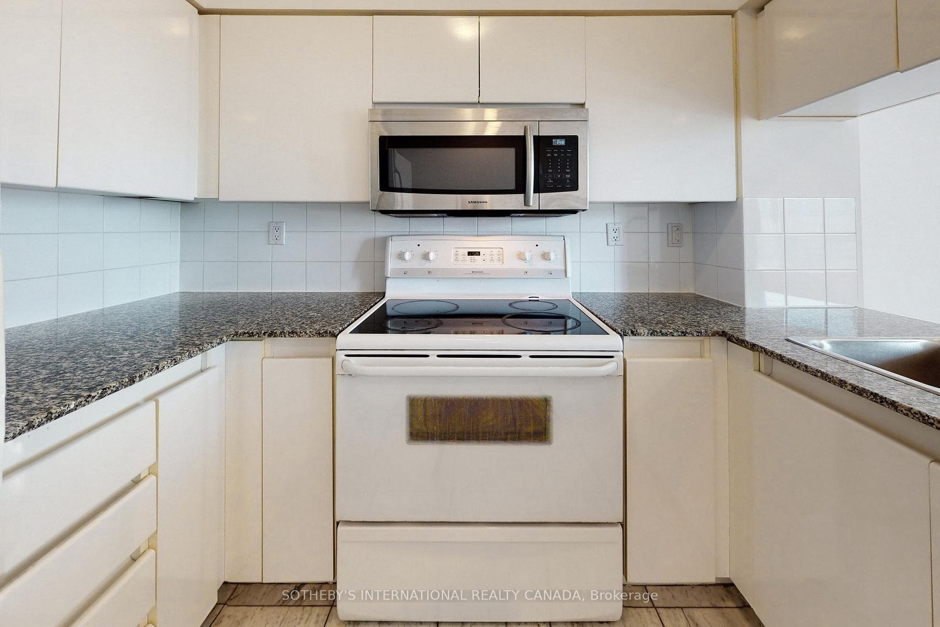 228 Queens Quay Unit 1005 photo 11