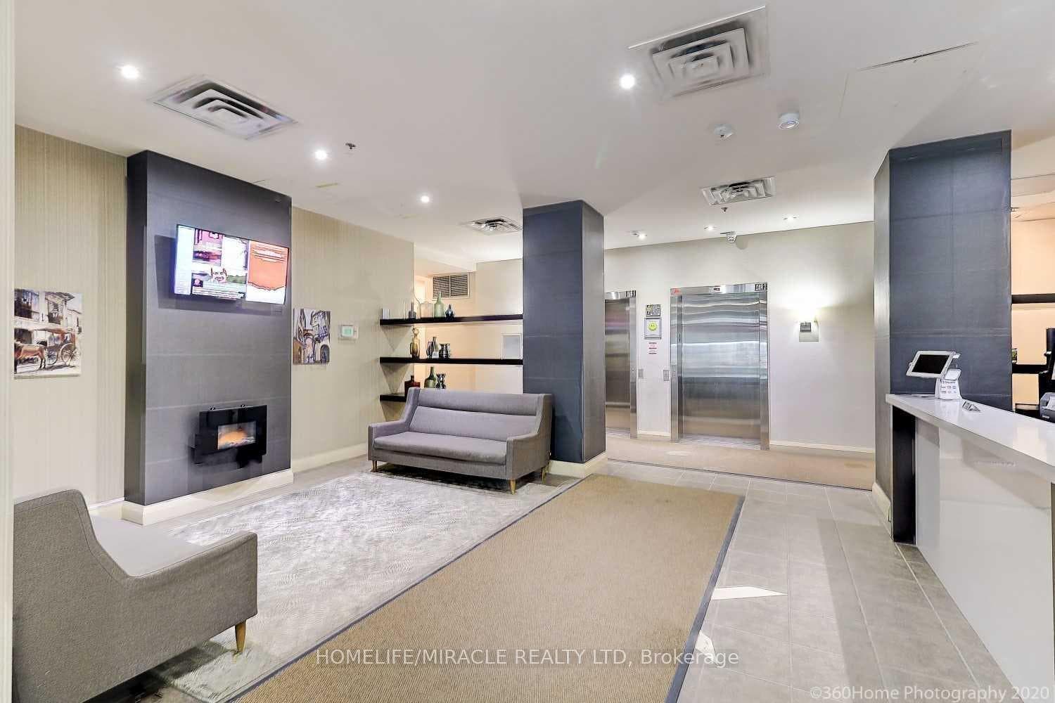 225 Wellesley Street Unit 607 photo 2