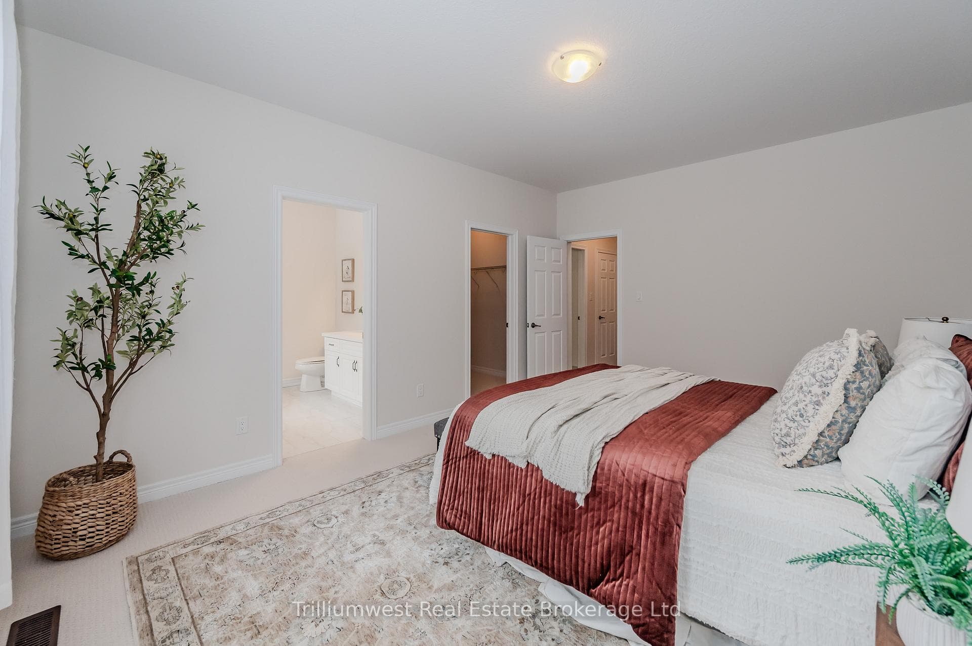 760 ROBERT FERRIE Drive photo 18