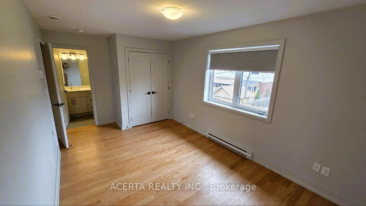 Primary bedroom w/ensuite