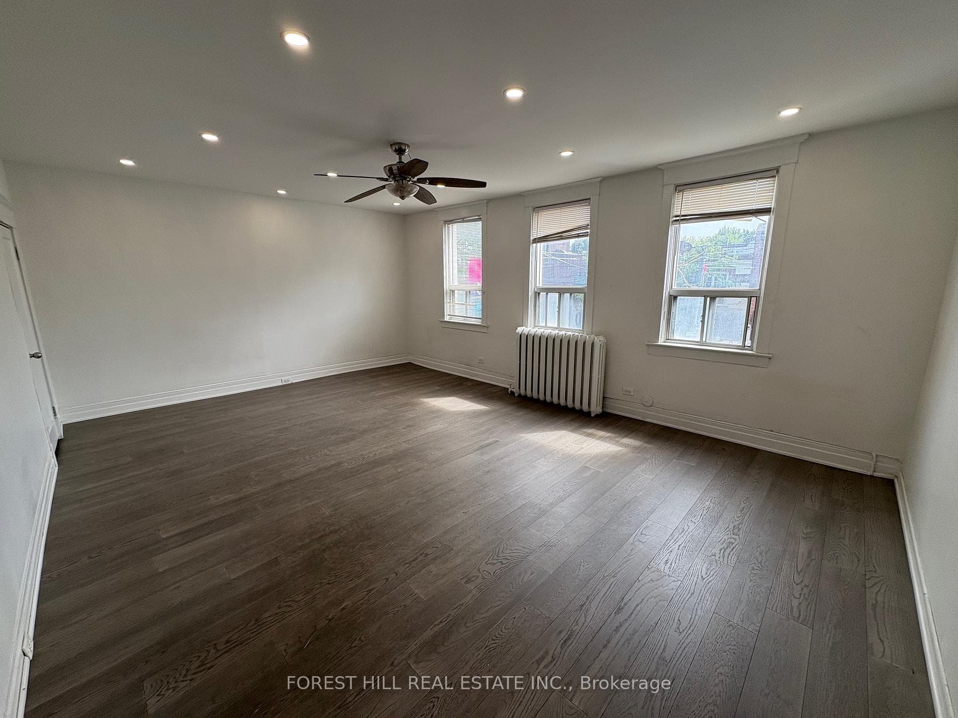 722A Queen Street photo 3