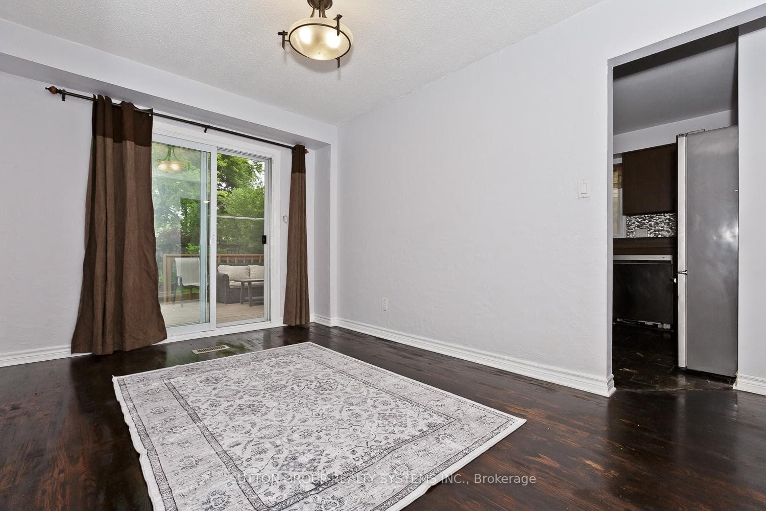 821 Laurier Avenue photo 8