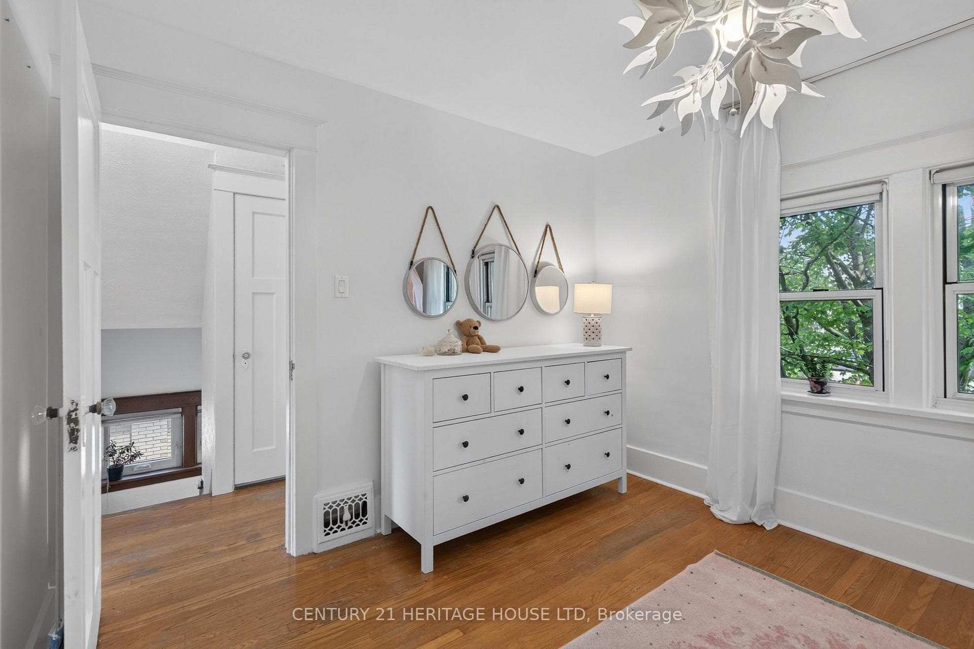 98 Roger Street photo 23