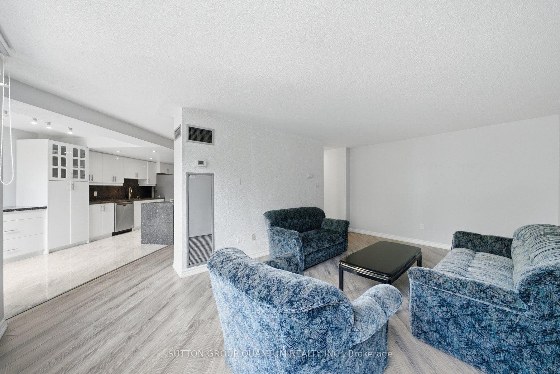3650 Kaneff Crescent Unit 304 photo 16