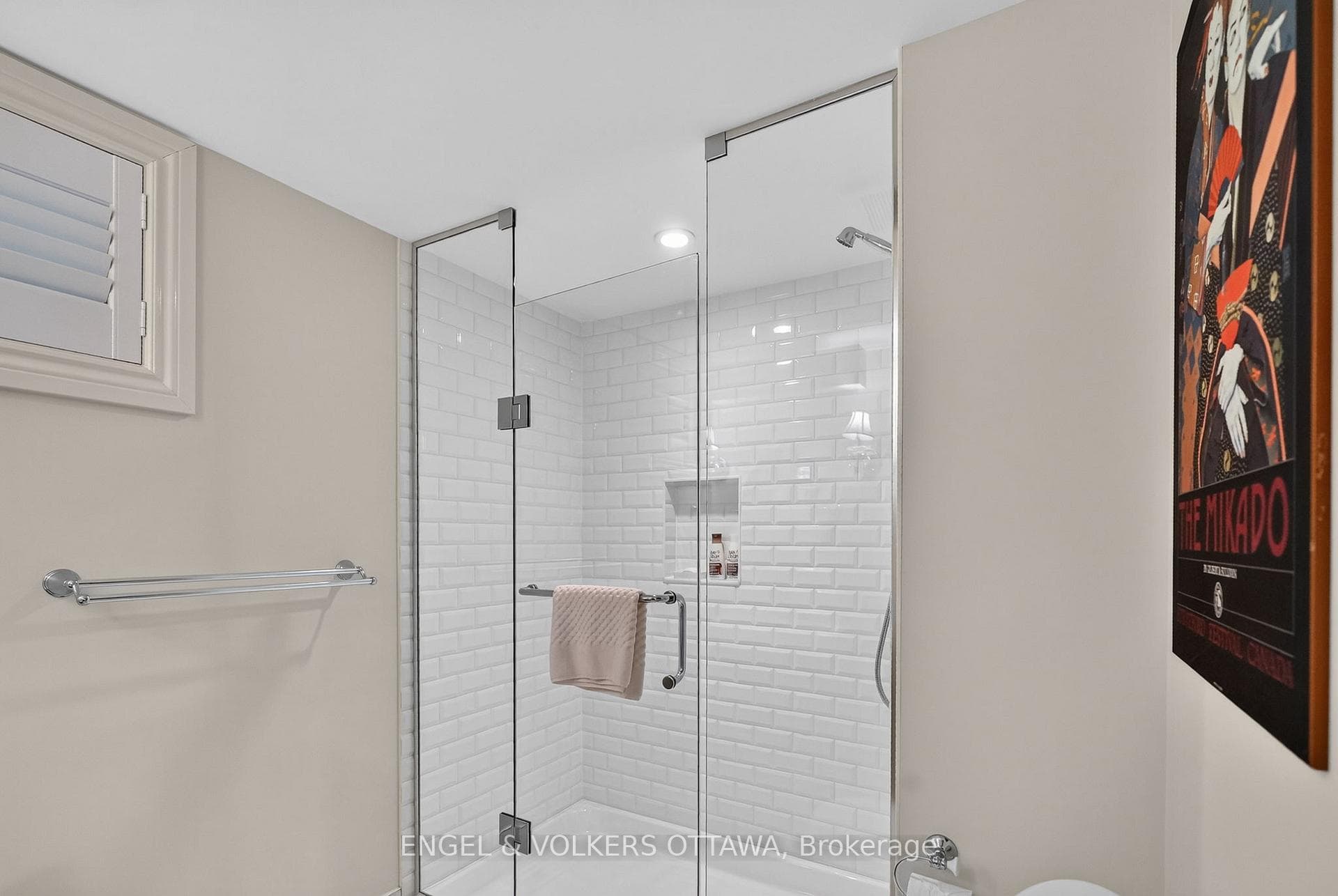 246 Mountbatten Avenue photo 32