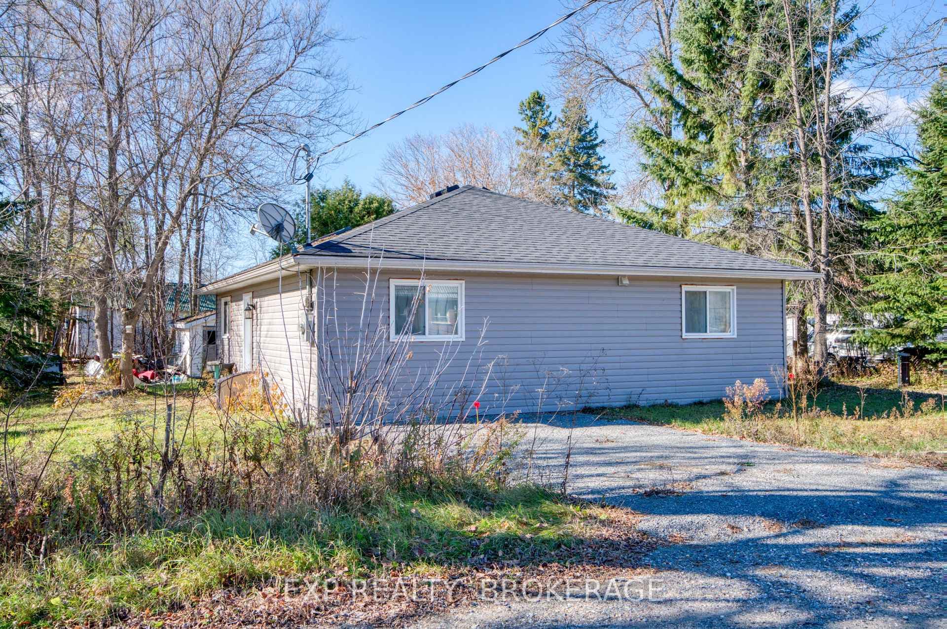 1075 Railway Street photo 20