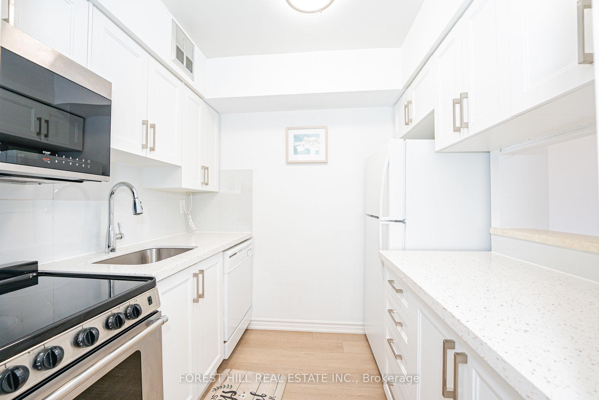 633 Bay Street Unit 2212 photo 4