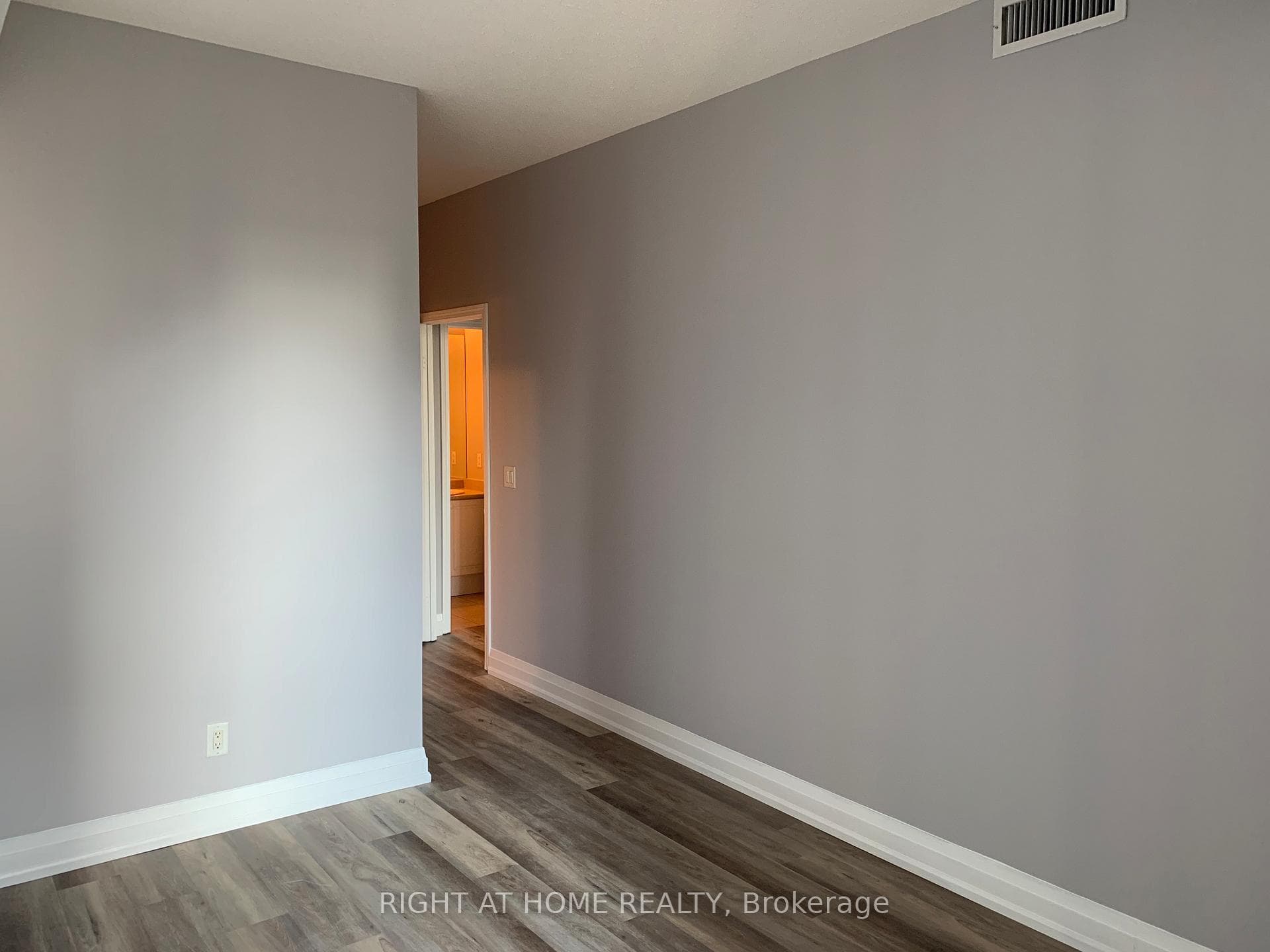 28 BYNG Avenue Unit 1506 photo 20