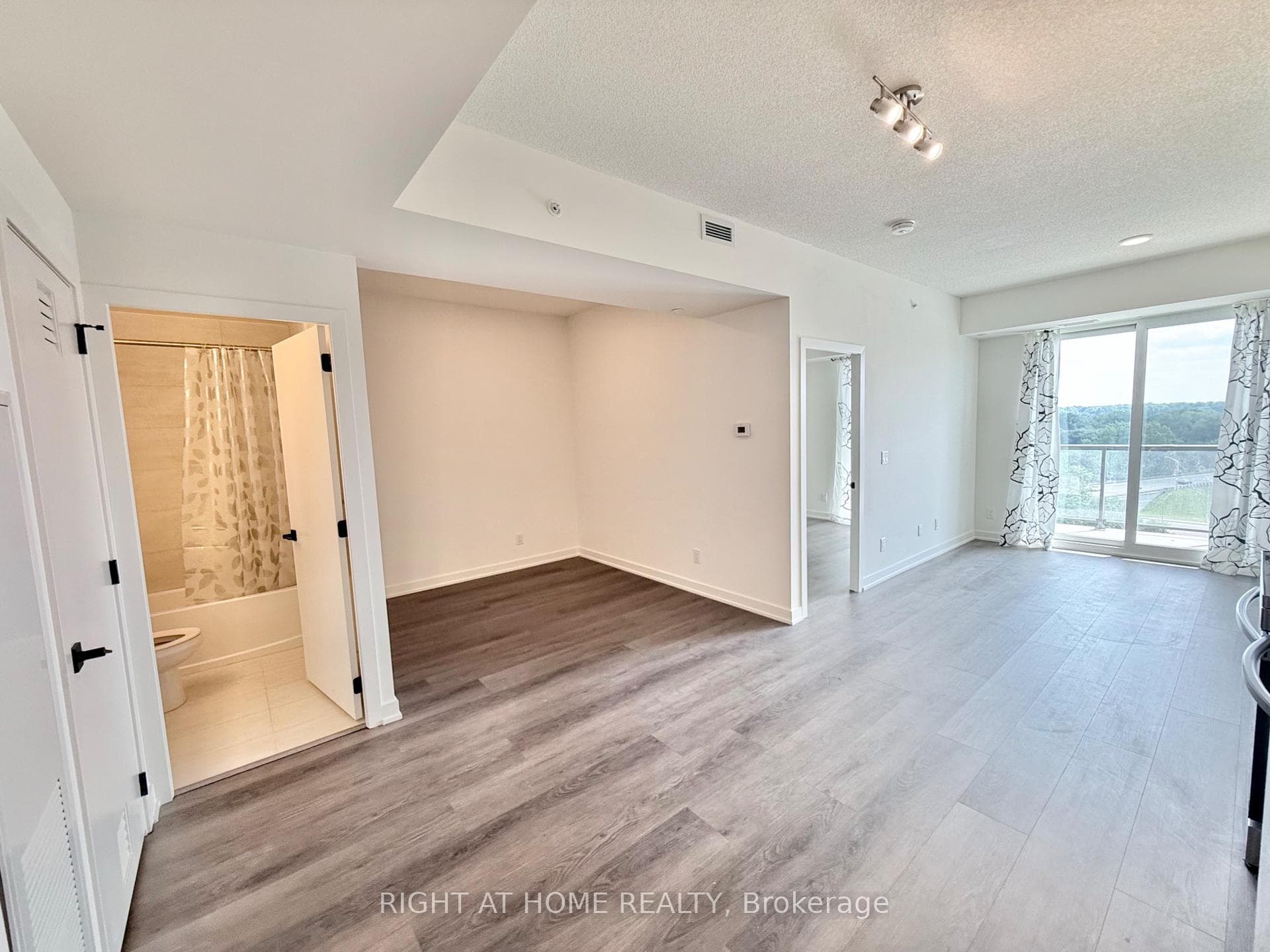33 Erie Avenue Unit 1012 photo 5