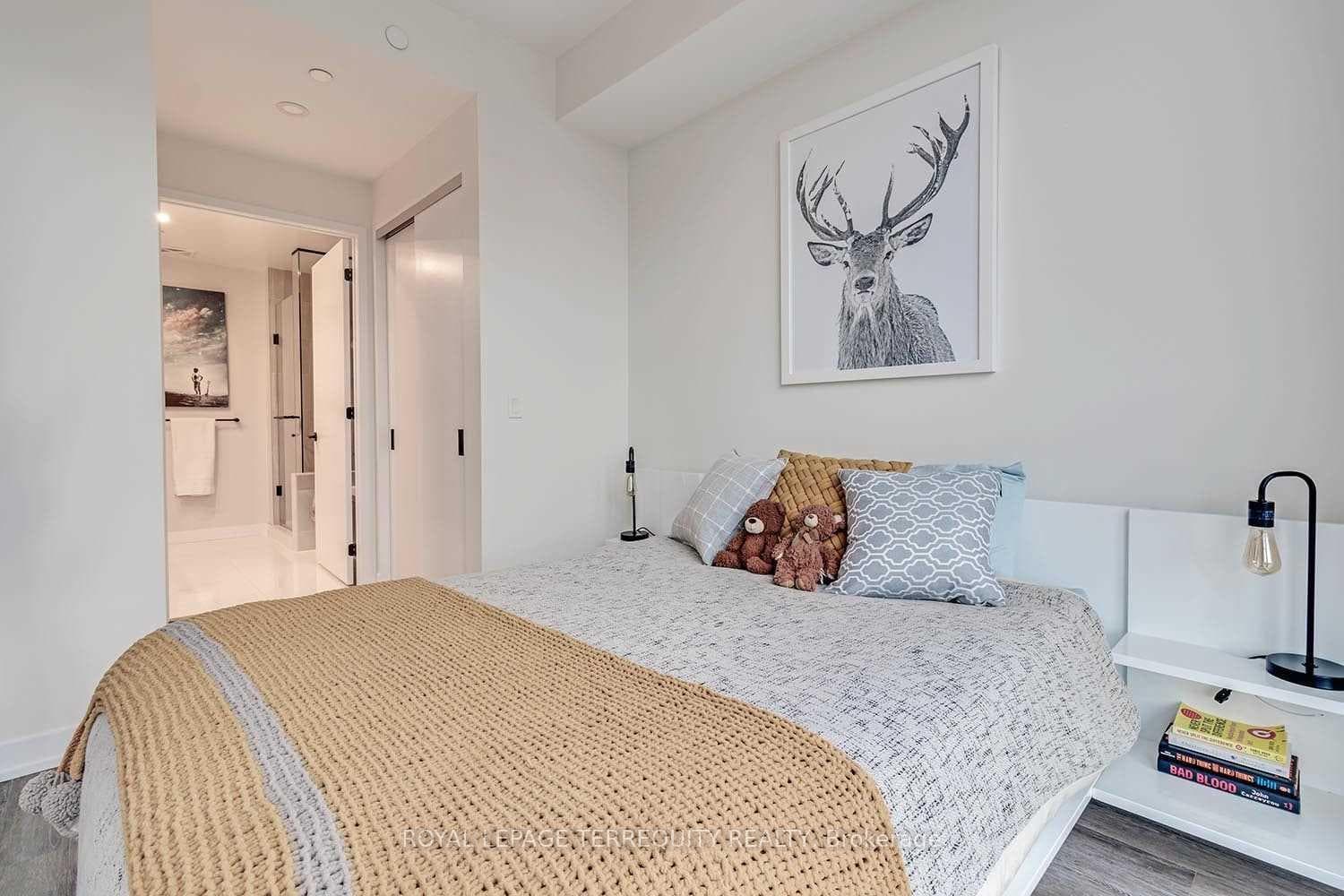2118 Bloor Street Unit 403 photo 8