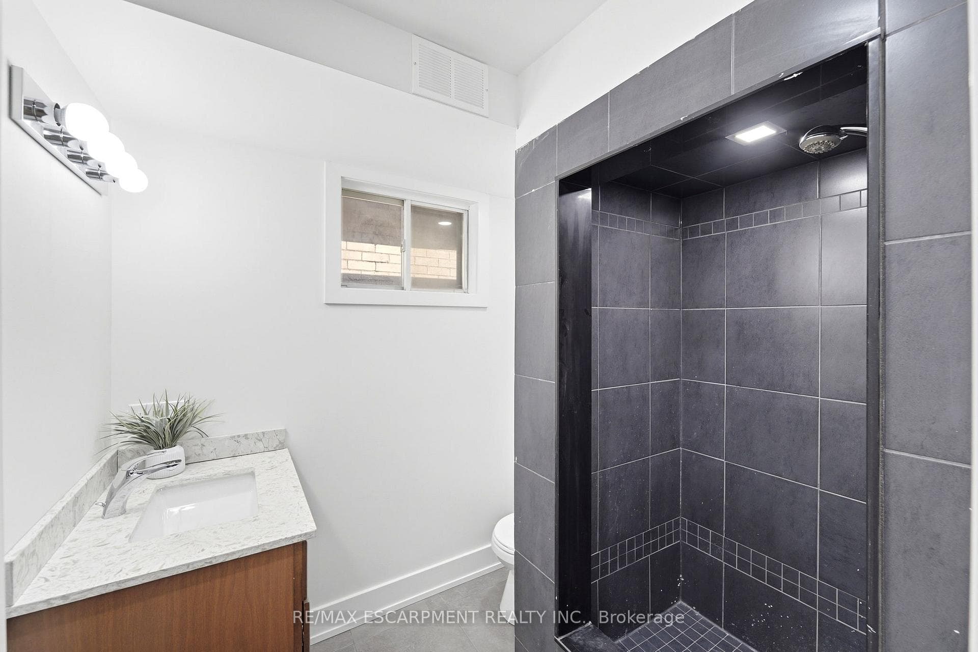 968 Main Street photo 22