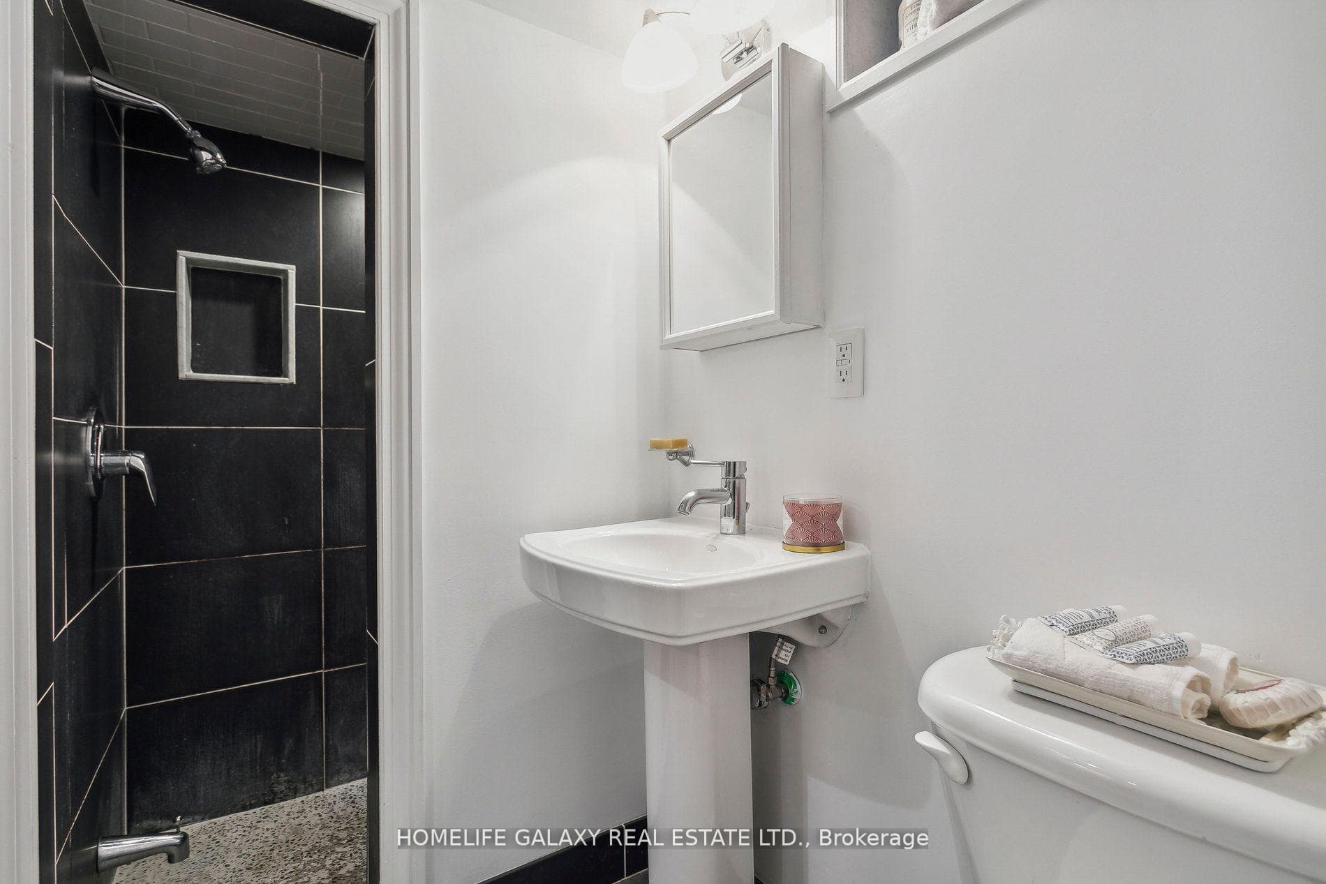 16 Jerome Street photo 32