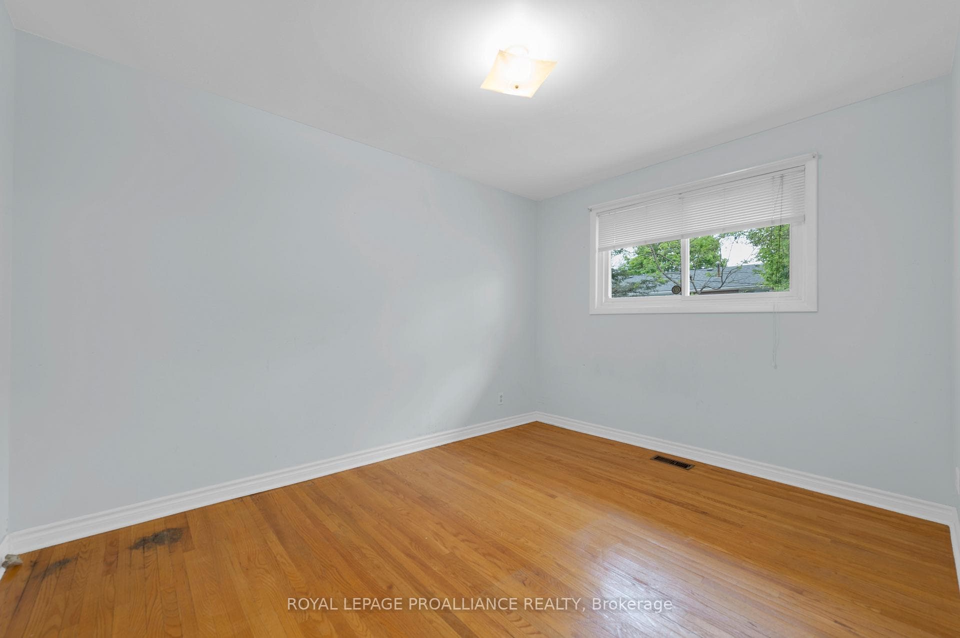 595 Victoria Avenue photo 20
