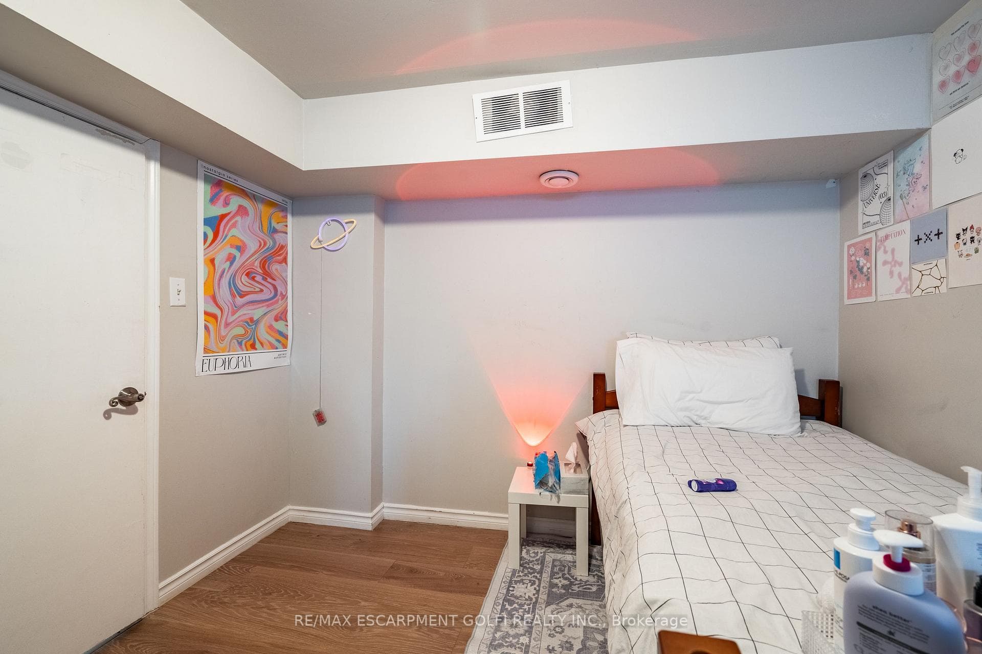 124 WHITNEY Avenue photo 28