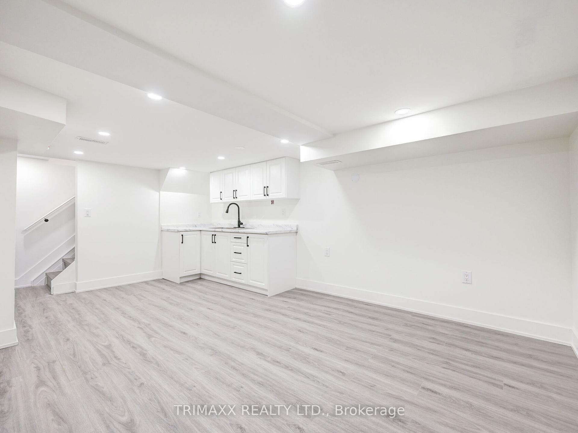 16 Lakeview Avenue photo 32
