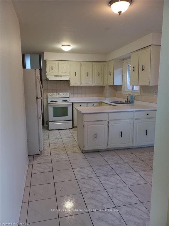 25 DEERPARK Crescent photo 3