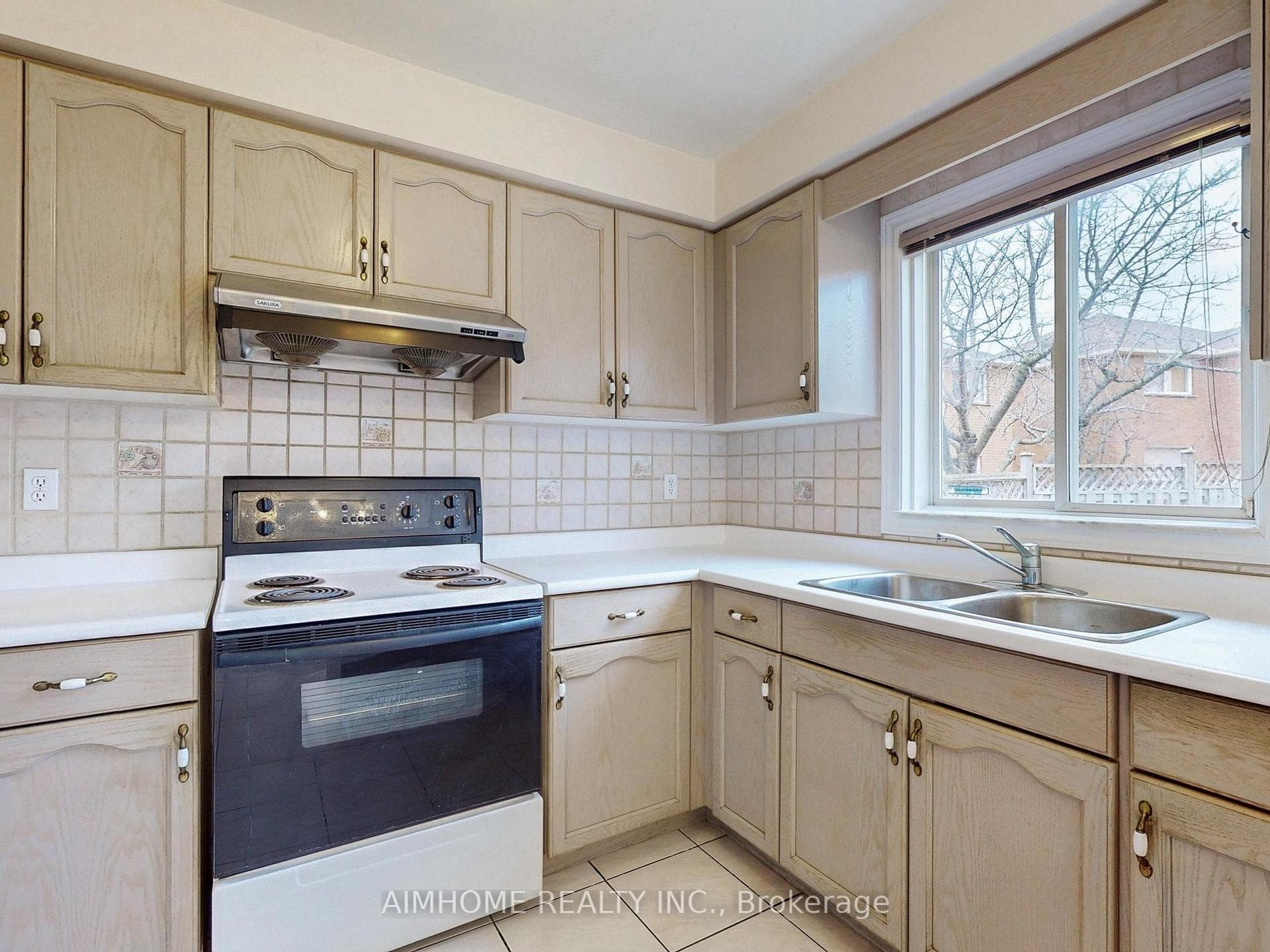 1445 Willowvale Gardens photo 14
