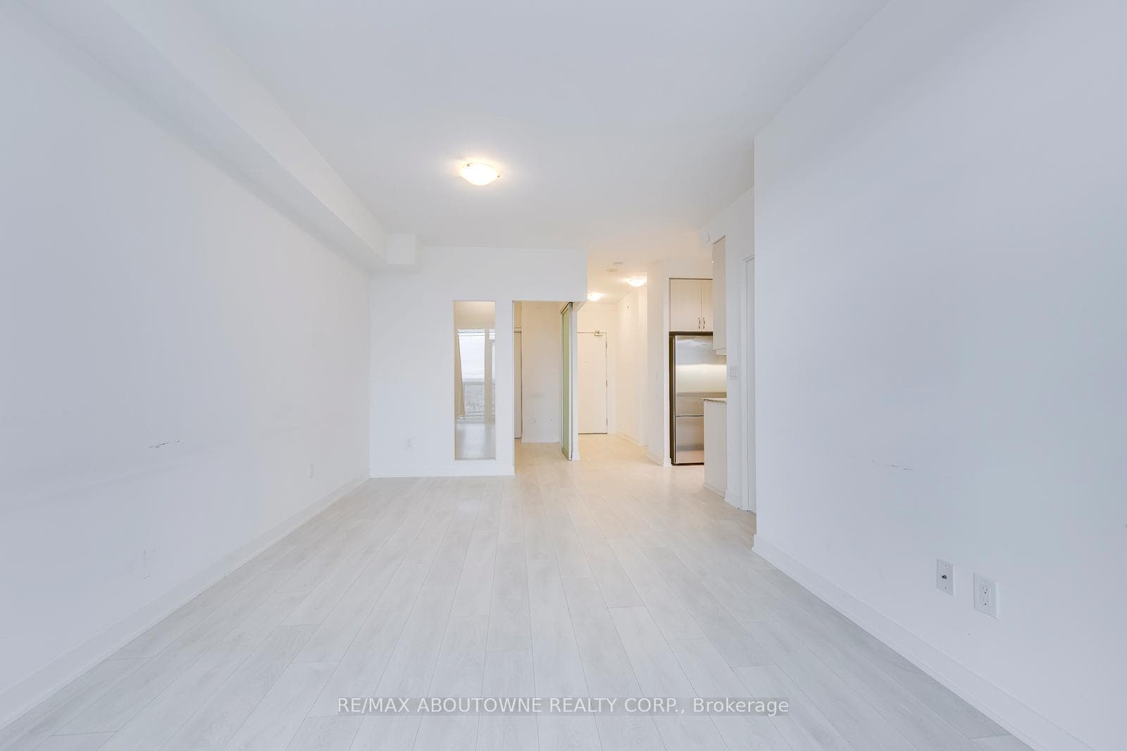 4633 Glen Erin Drive Unit 1402 photo 15