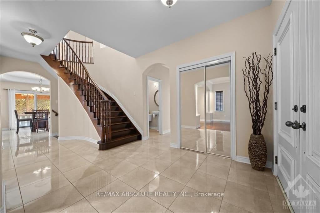 33 HARTSMERE Drive photo 5