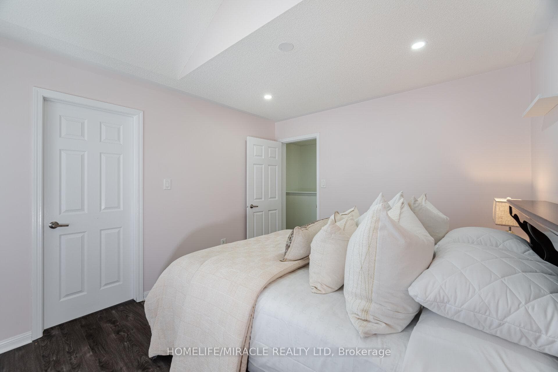 14 Robert Parkinson Drive photo 27