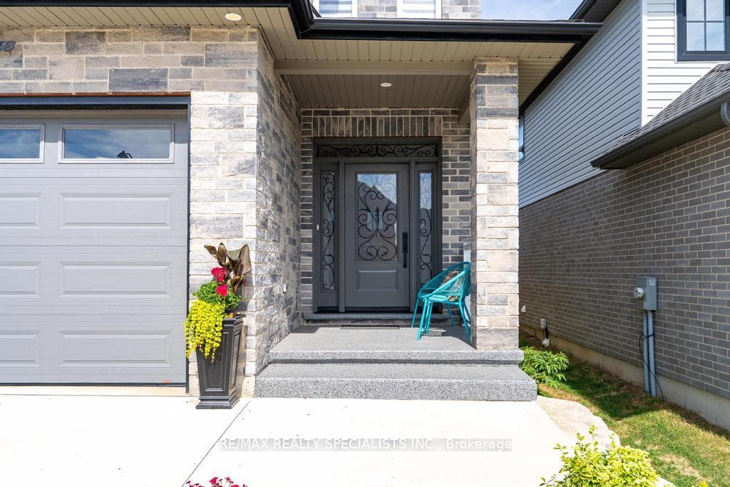 45 Peggy Avenue photo 3