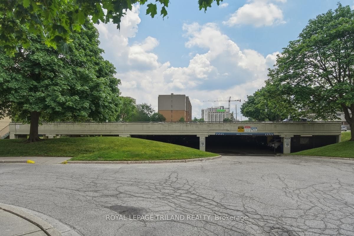 931 Wonderland Road Unit 312 photo 34