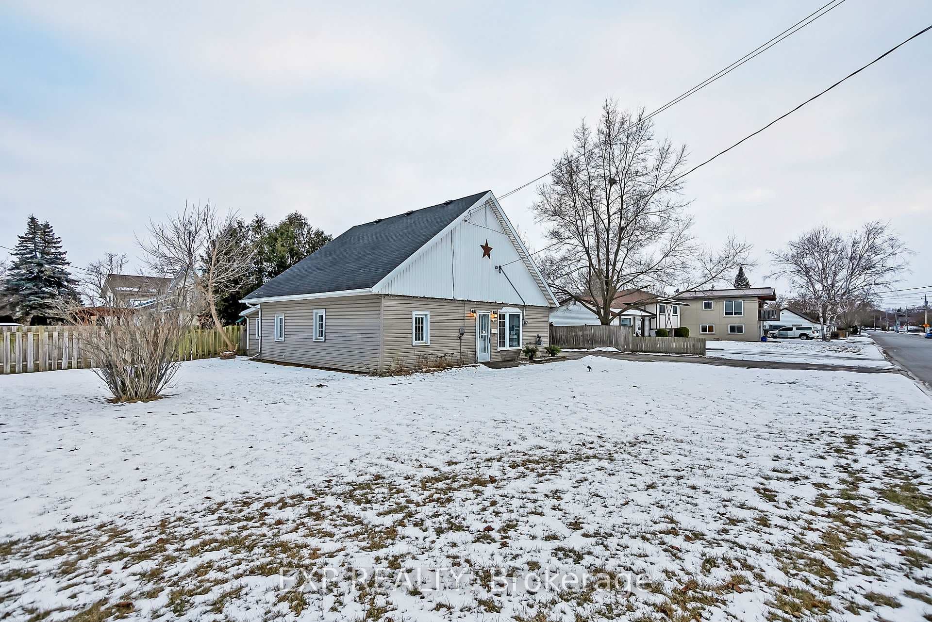 83 Byron Street photo 1