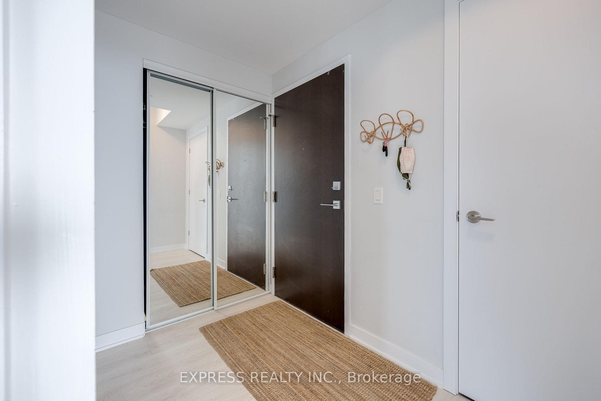 2221 Yonge Street Unit 5209 photo 4