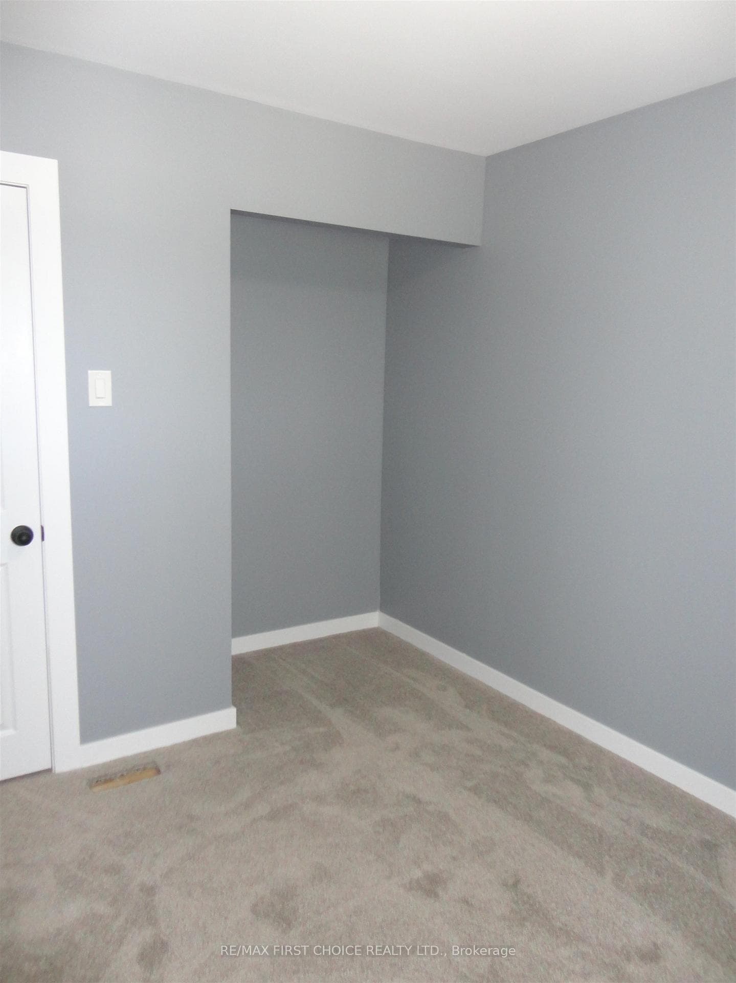 553 Strand Avenue photo 16