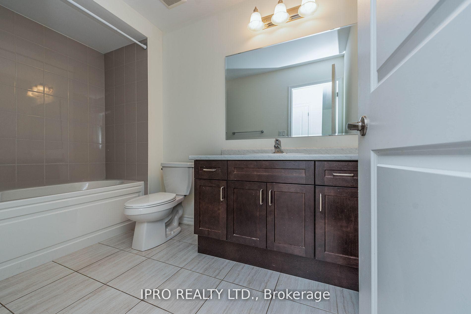 278 Lagerfeld Drive photo 26