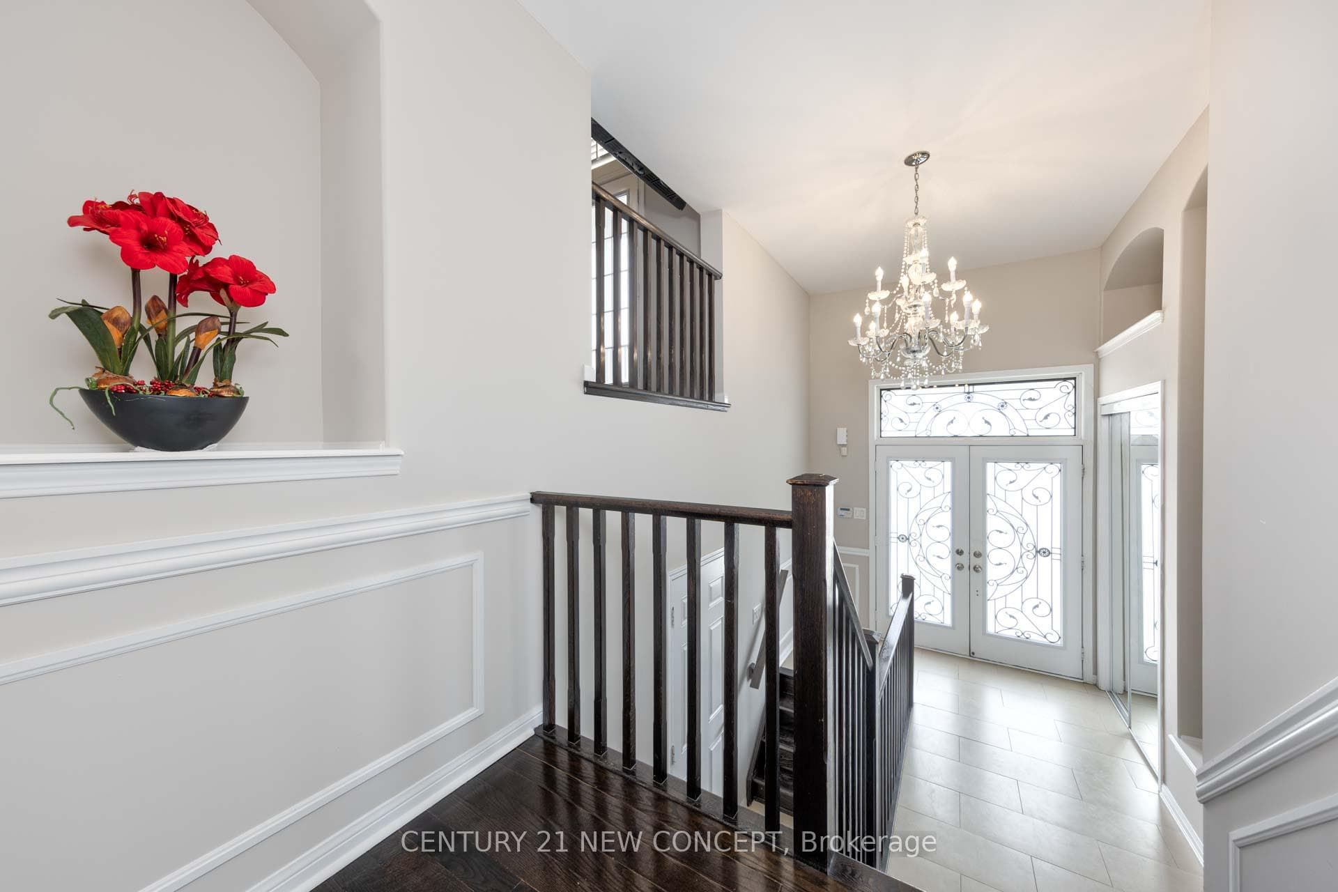 286 Schreyer Crescent photo 3