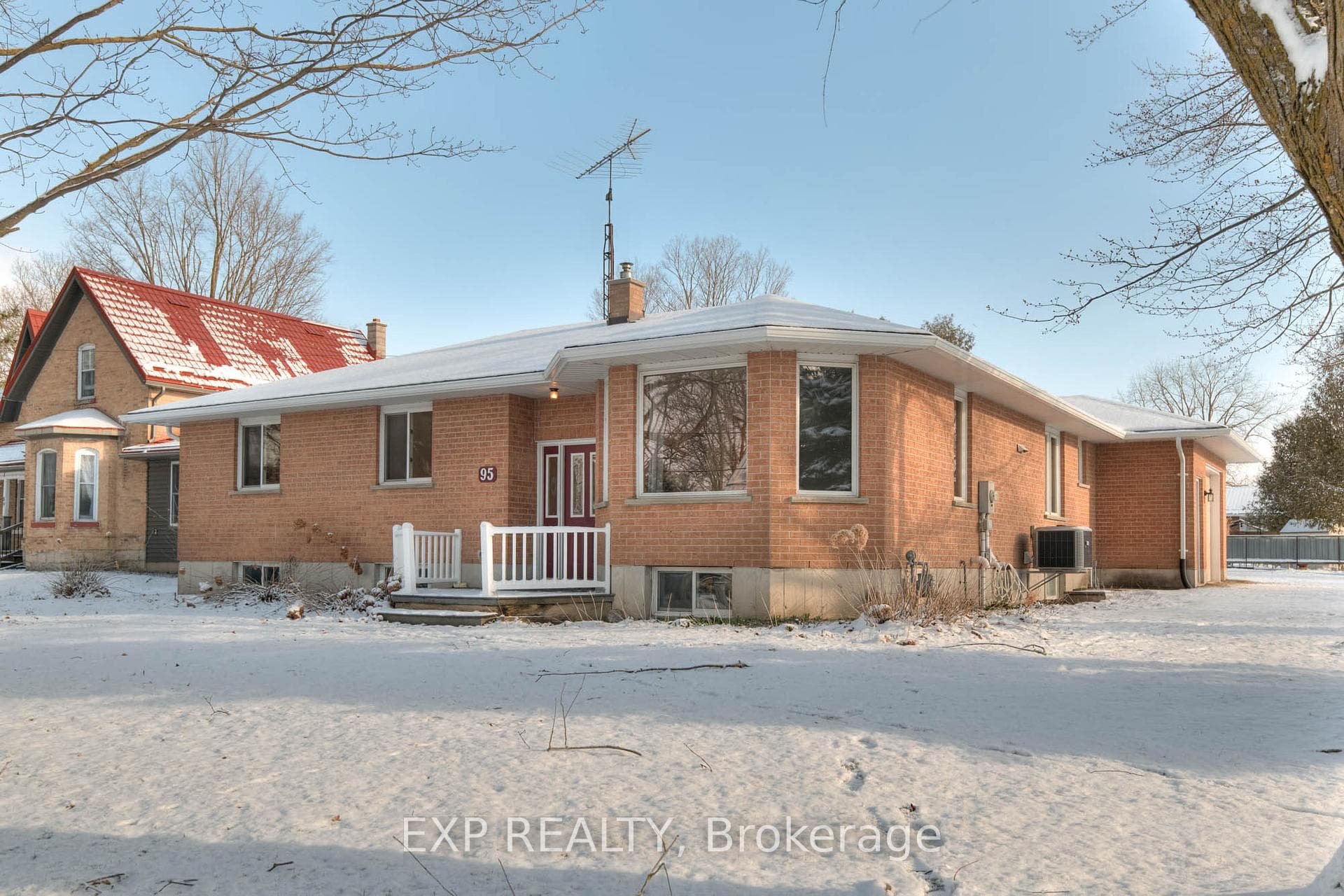 95 Dunedin Drive photo 2