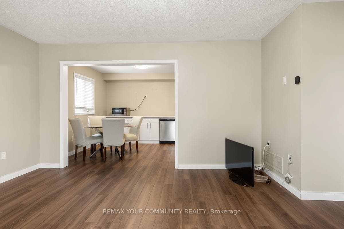 590 Pinder Avenue photo 6