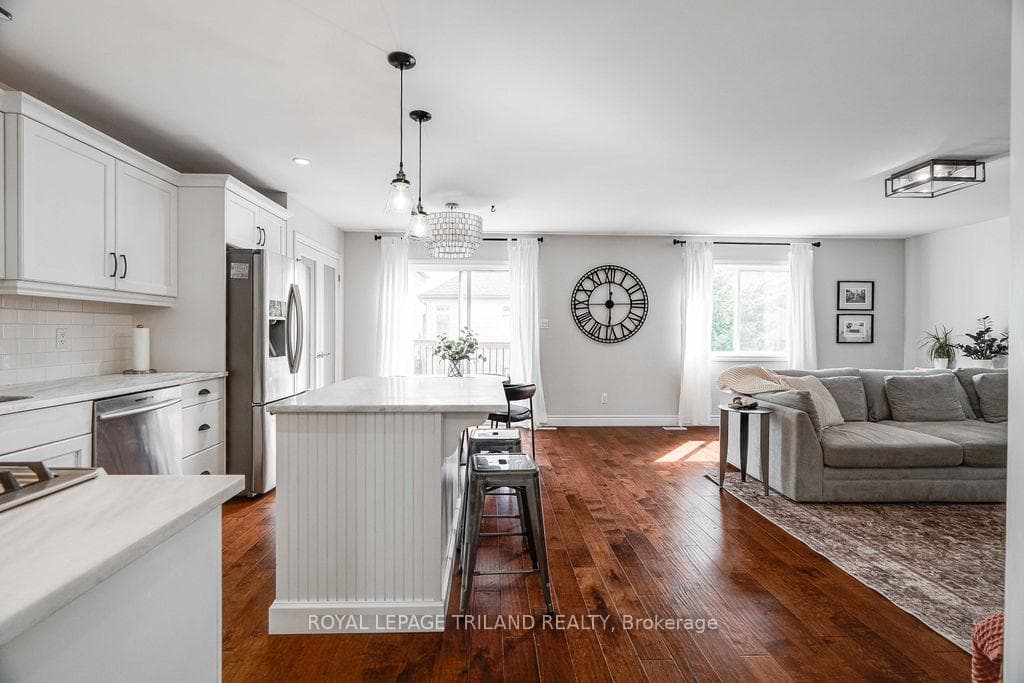 24 Willis Avenue photo 6