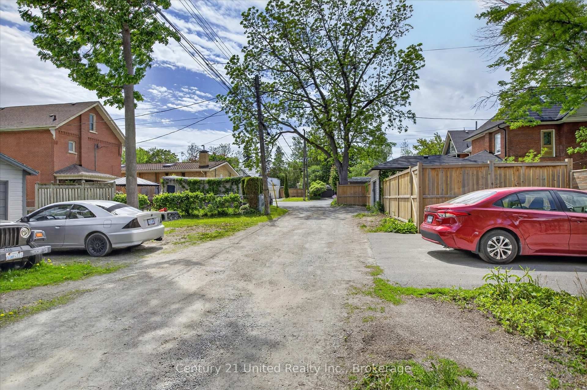 587 Gilmour Street photo 42