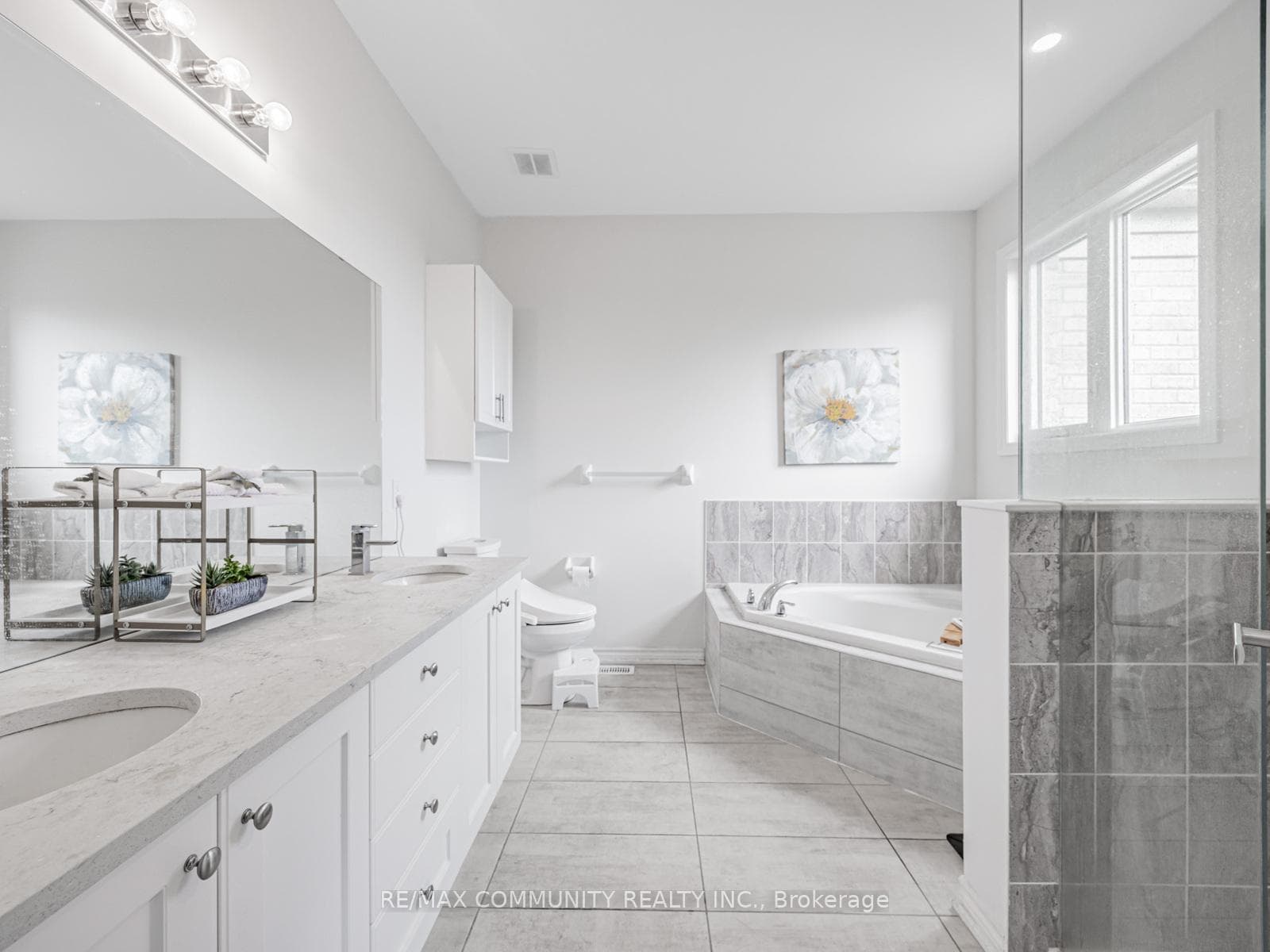 49 Hickling Lane photo 23