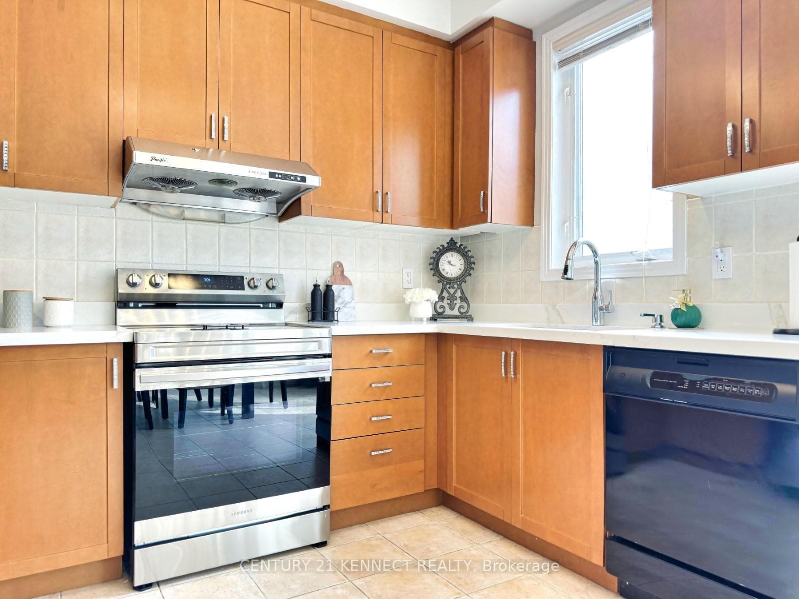 11 Magnotta Road photo 15