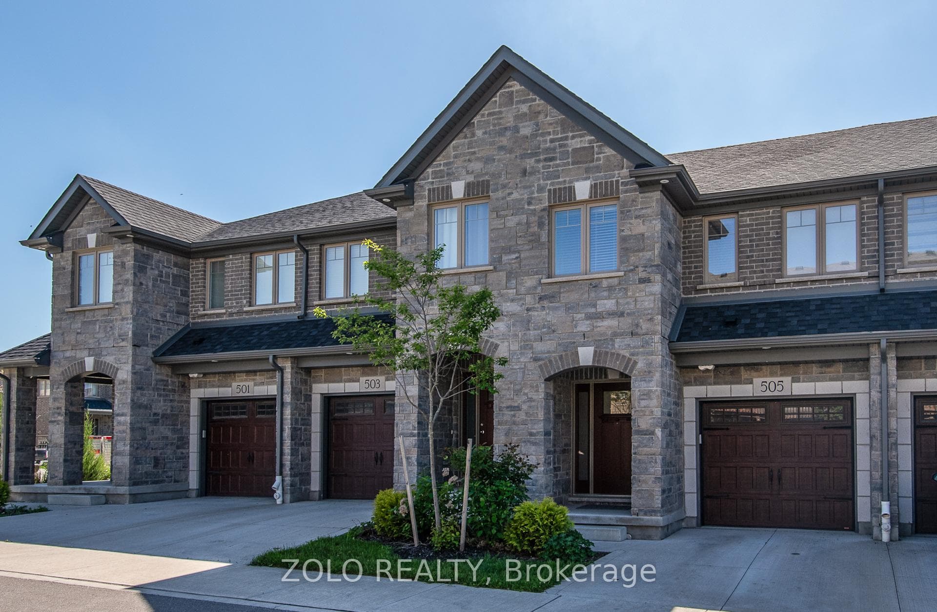505 Hollybrook Crescent photo 1