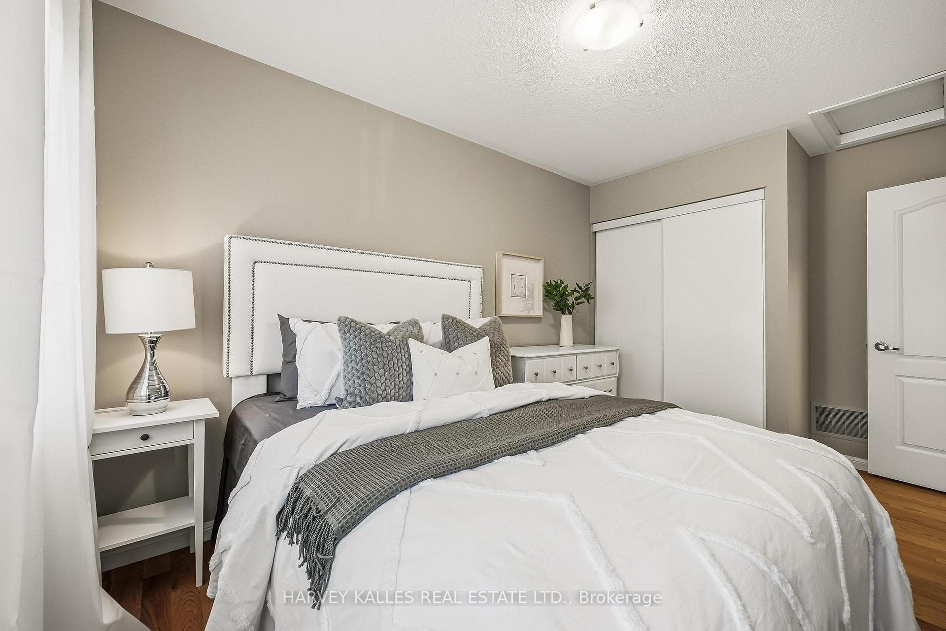 10 Dougherty Crescent photo 15