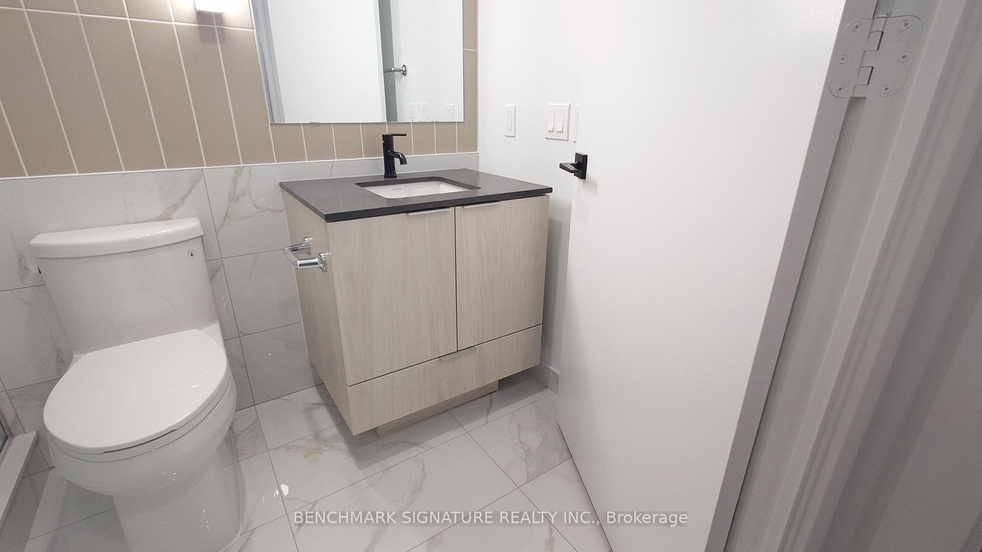327 King Street Unit 2505 photo 8