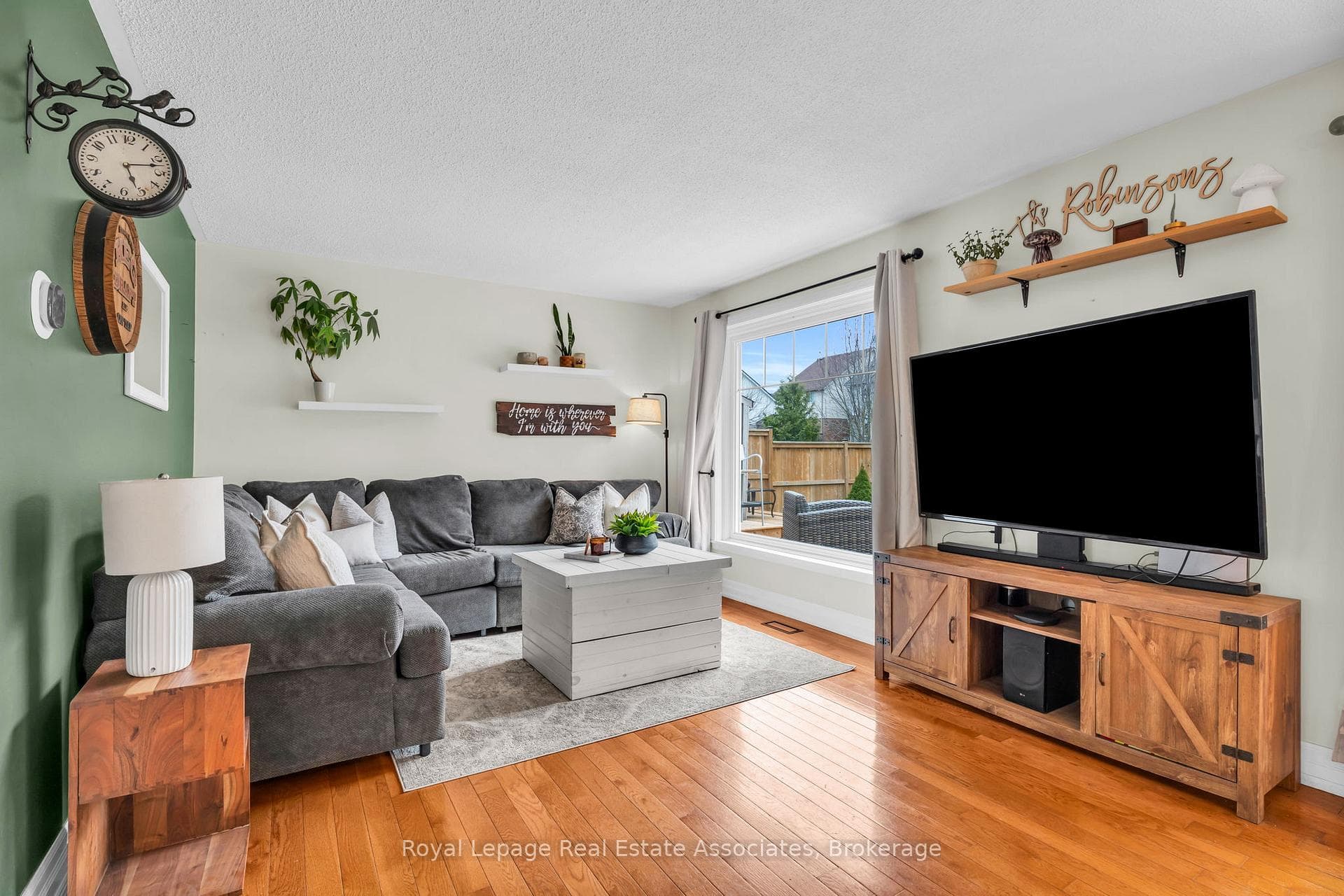 325 Simon Street photo 4