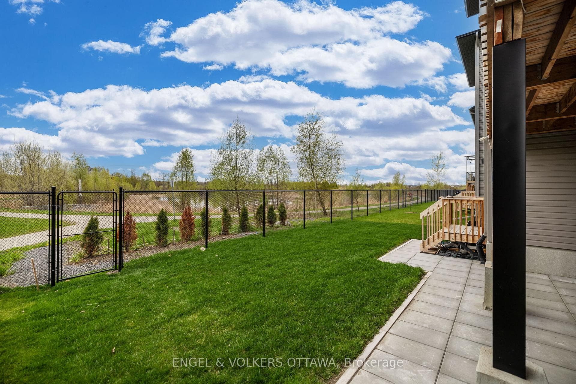 399 Longworth Avenue photo 43